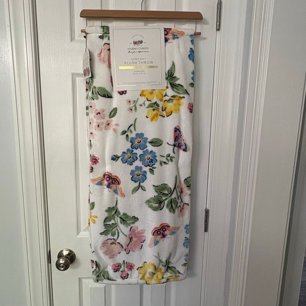 Studio Curate Super Soft Plush Throw – Floral Butterfly Spring Blanket 50x70 - Picture 5 of 6